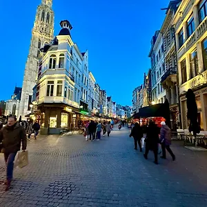 https://luxury-suits-historic-center.hotelsantwerp.net