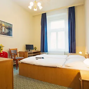Adler 4*, Prag Tjekkiet